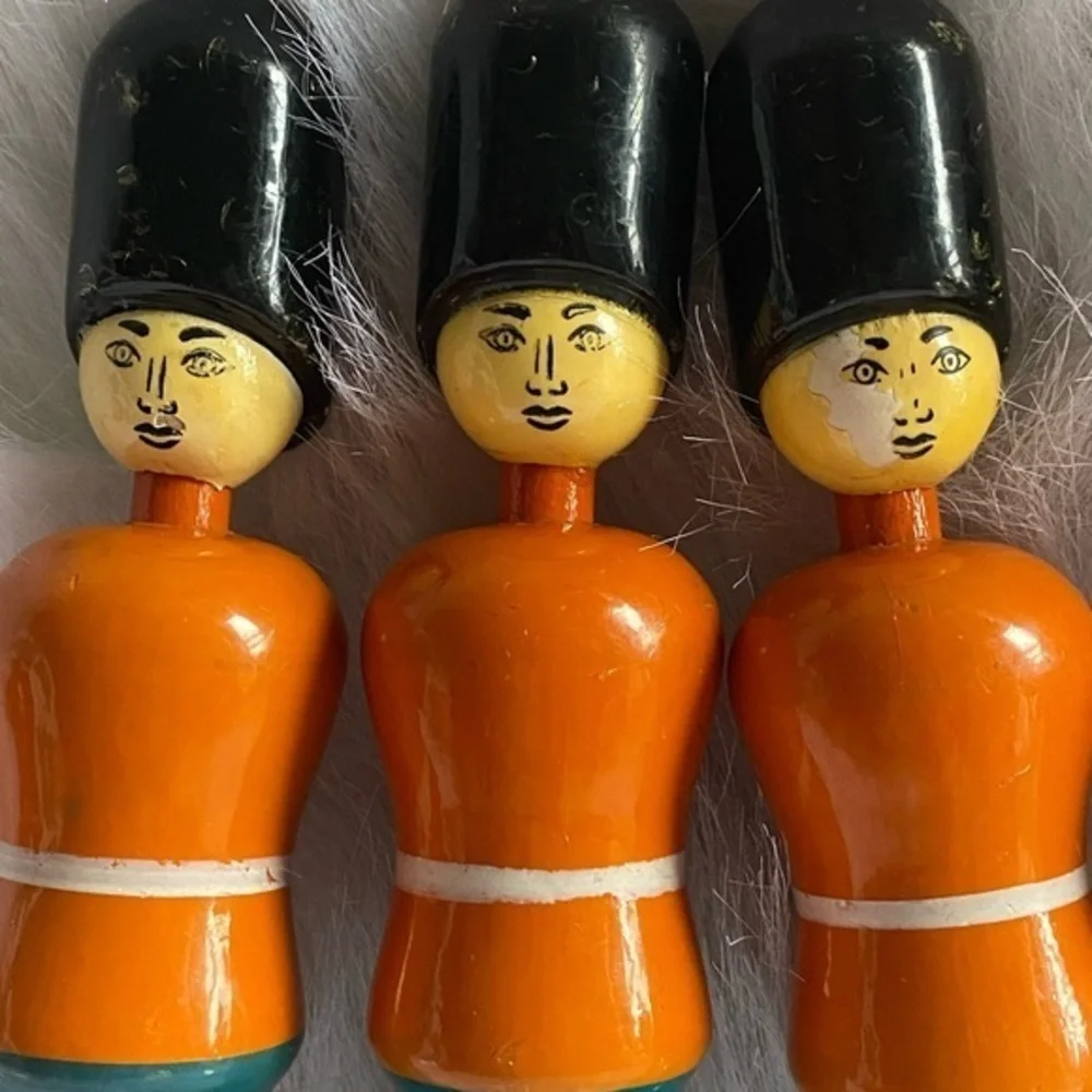 N/A nut cracker